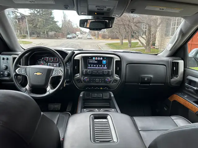 2018 Silverado High Country 6.2L - Photo 8