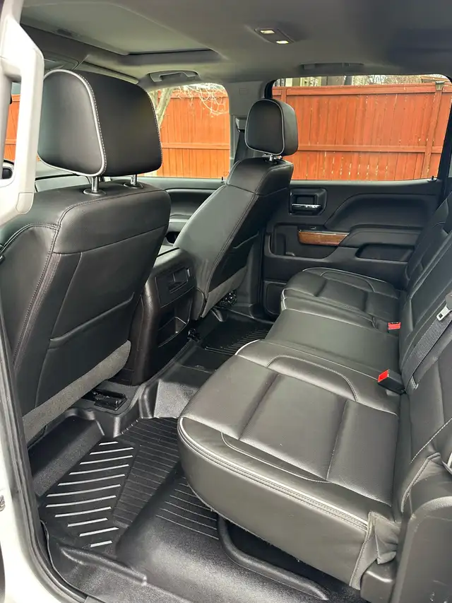 2018 Silverado High Country 6.2L - Photo 9