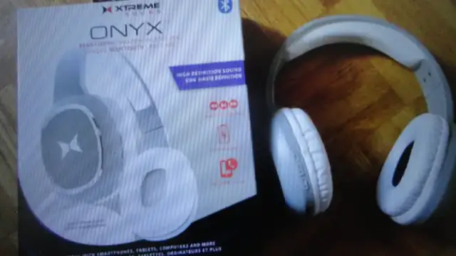 BRAND NEW WIRELESS  BLUTOOTH  HEADPHONE  $30