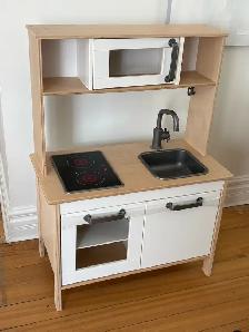 Modern Wooden Kids Play Kitchen w/ Sink, Stove & Microwave