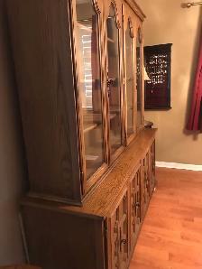 FREE: 1970s Vintage Two-Piece Credenza / Hutch - Photo 2