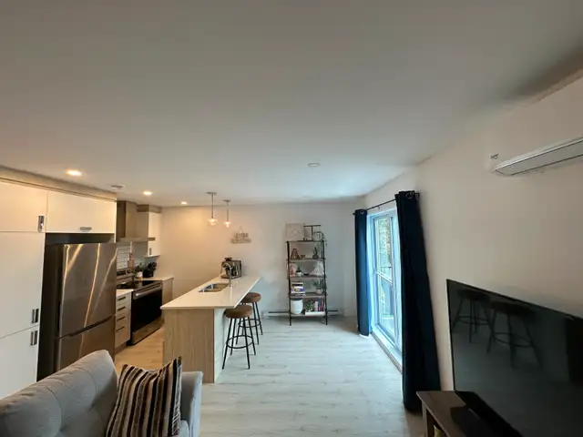 4-1/2 MODERNE À SAINT-HUBERT $1745/MOIS - Photo 2