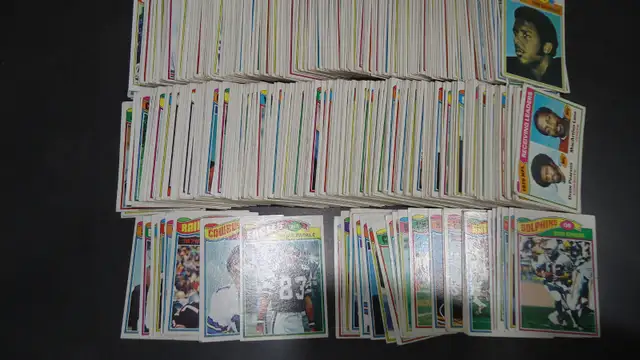 1977   topps  nfl  football  near complet set  511 cards