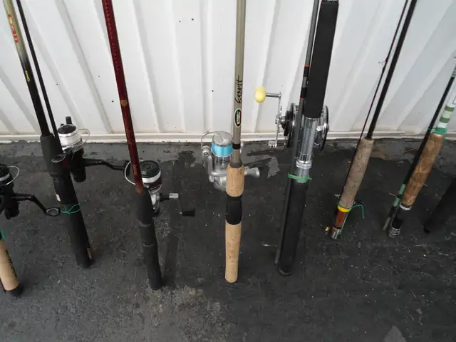17 ASSORTED FISHING RODS & REELS - Photo 3