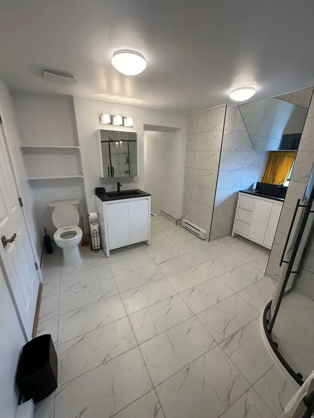 Downtown 3 Bedrooms with 5 Beds - Photo 4