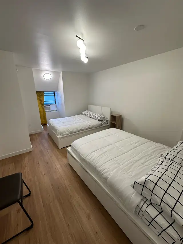 Downtown 3 Bedrooms with 5 Beds - Photo 6