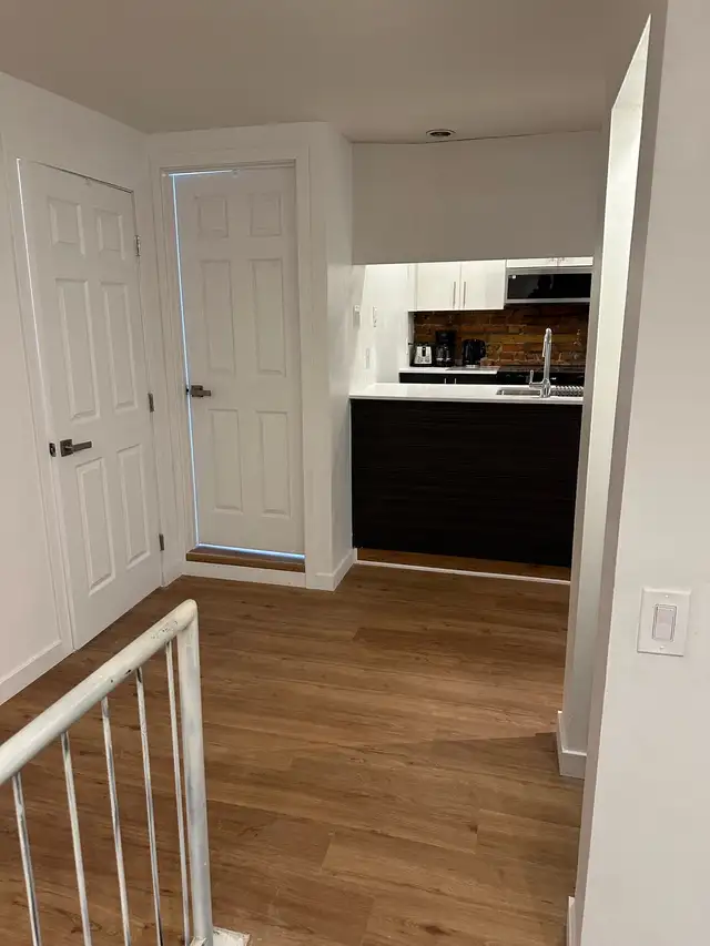 Downtown 3 Bedrooms with 5 Beds - Photo 7