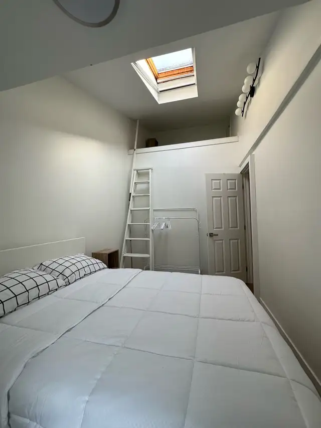 Downtown 3 Bedrooms with 5 Beds - Photo 10