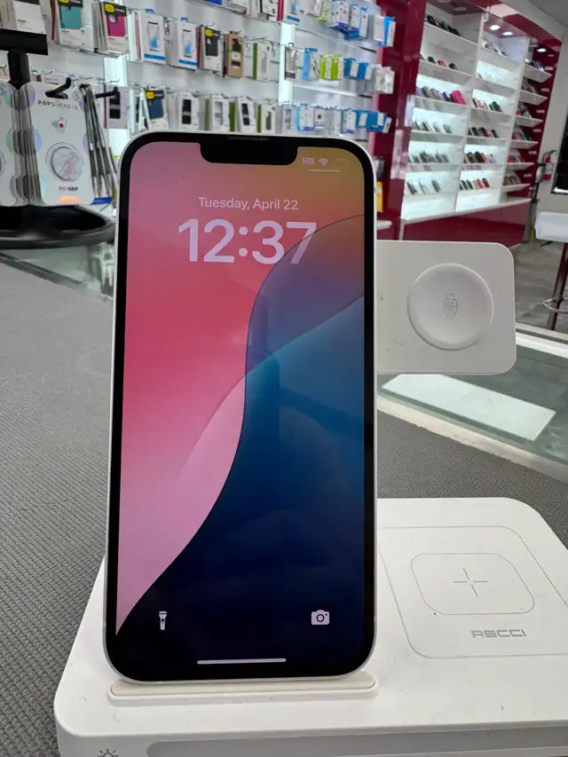 Unlocked iPhone 14 (128GB) with one year warranty - Photo 3