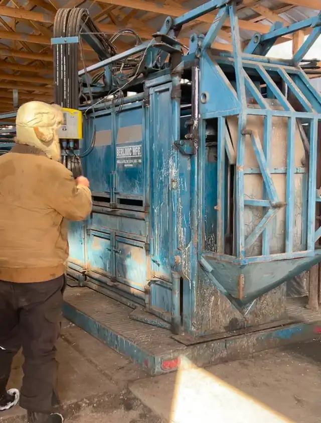 Bison Chute - BERLINIC MFG Portable Hydraulic Bison Chute