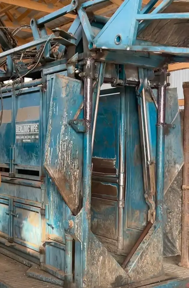 Bison Chute - BERLINIC MFG Portable Hydraulic Bison Chute - Photo 4