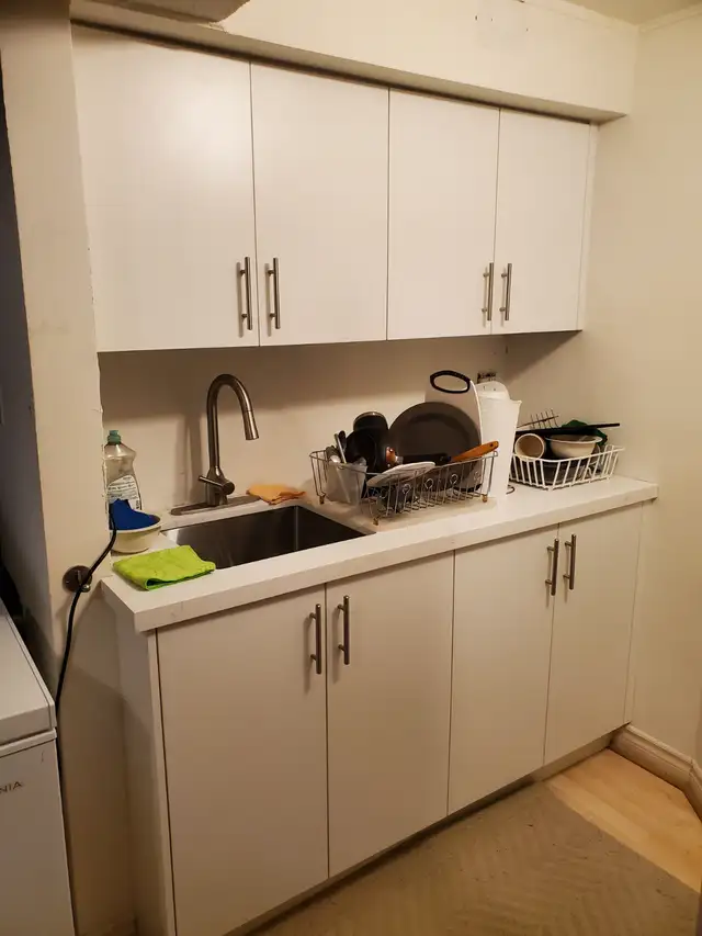 Batchelor basement apartment in Thornhill - Photo 6