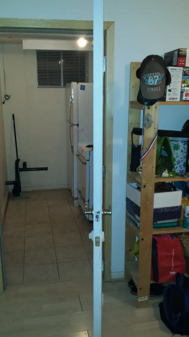 Batchelor basement apartment in Thornhill - Photo 7