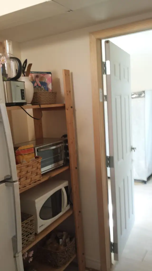 Batchelor basement apartment in Thornhill - Photo 9