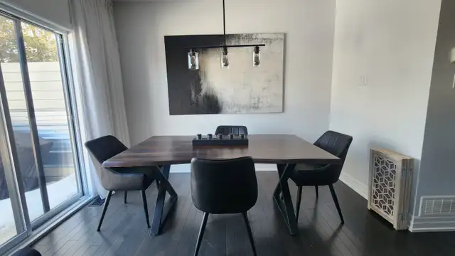 KITCHEN TABLE & CHAIRS