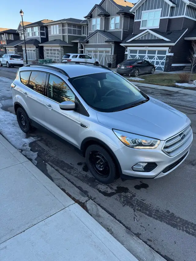 2017 Ford Escape SE With New Winter Tires - Photo 2