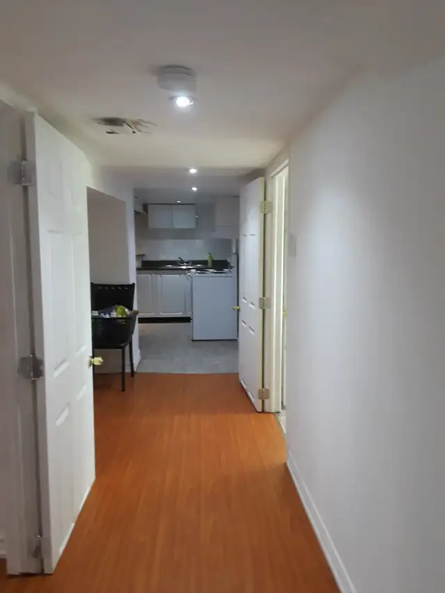 Private Room-Basement-Scarborough-1st April - Photo 4