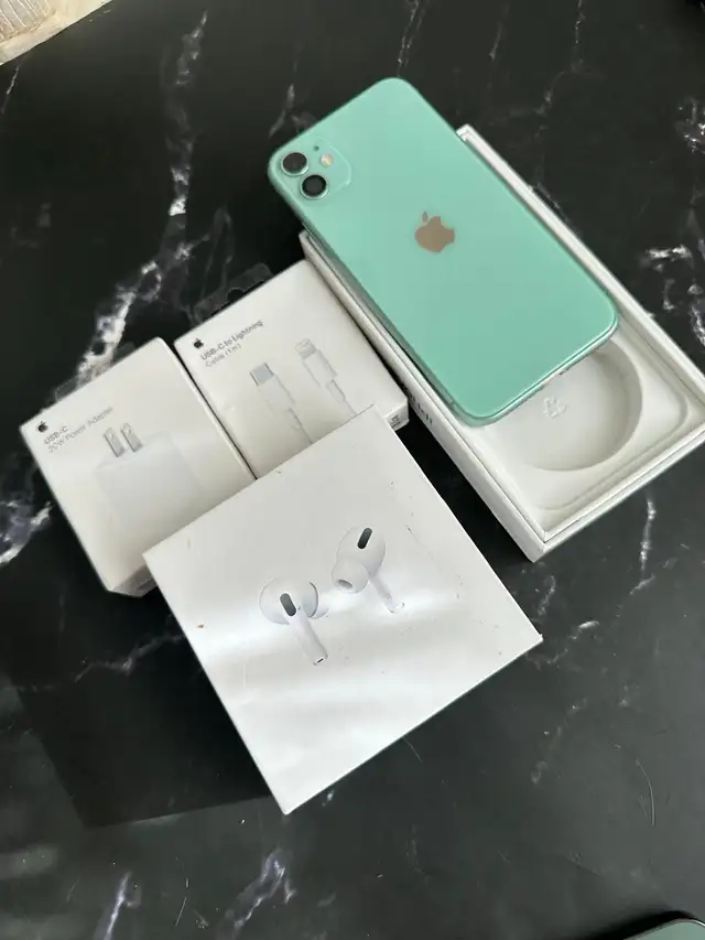 iPhone 11 256GB Unlocked - Excellent Condition!