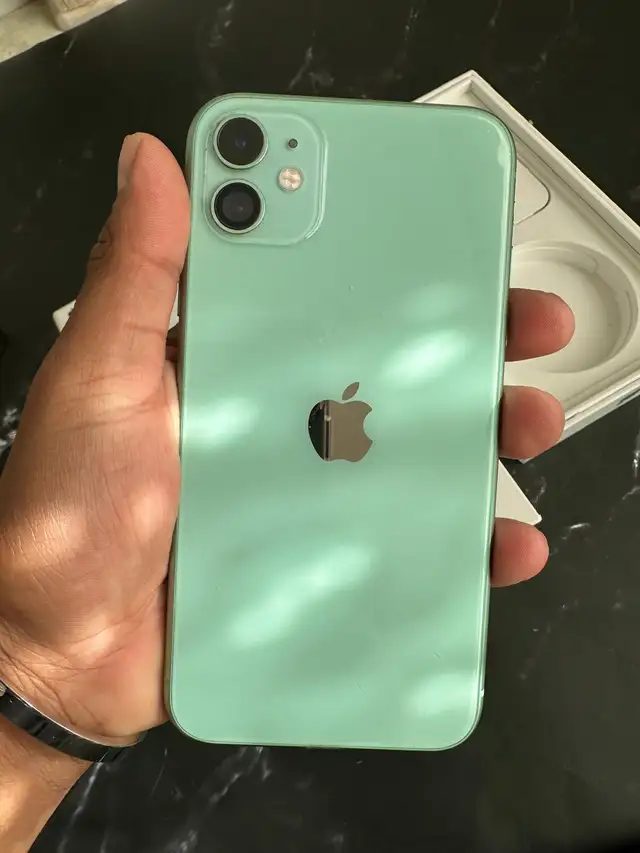 iPhone 11 256GB Unlocked - Excellent Condition! - Photo 2