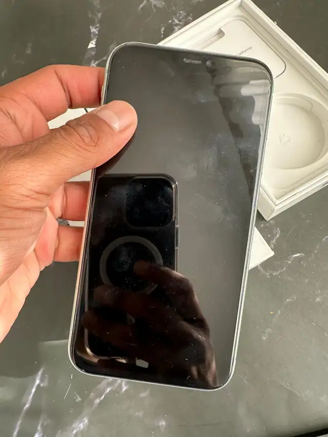 iPhone 11 256GB Unlocked - Excellent Condition! - Photo 3