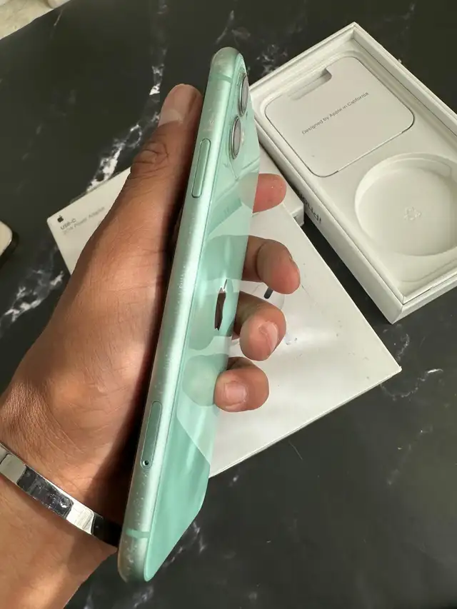 iPhone 11 256GB Unlocked - Excellent Condition! - Photo 5