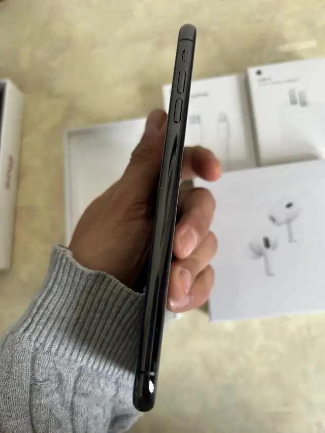 iPhone XS MAX 512GB Mint Condition! - Photo 2