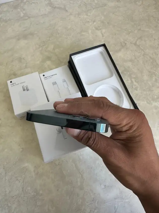 iPhone 12 PRO 512GB Unlocked - Mint Condition! - Photo 2