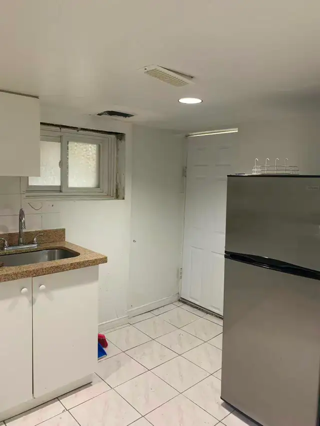 Basement apartment for rent. - Photo 9