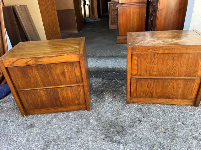 Free delivery used solid wood Set of 2 Wooden Nightstands