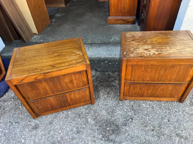 Free delivery used solid wood Set of 2 Wooden Nightstands - Photo 2