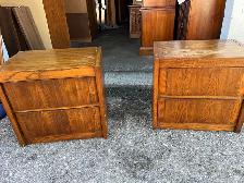 Free delivery used solid wood Set of 2 Wooden Nightstands - Photo 3