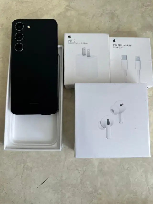 Samsung S21 128GB – Unlocked – Like New w/ AirPods & Charger