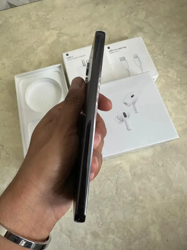 Samsung S21 128GB – Unlocked – Like New w/ AirPods & Charger - Photo 6