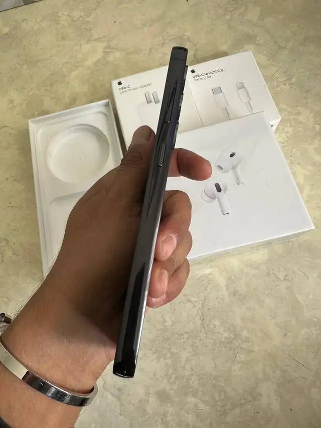 Samsung S21 128GB – Unlocked – Like New w/ AirPods & Charger - Photo 8