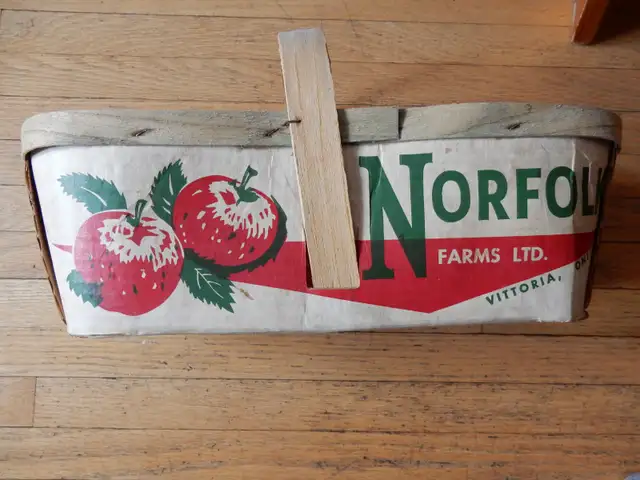Vintage 4 quart Norfolk Farms apple basket-Vittoria, Ontario