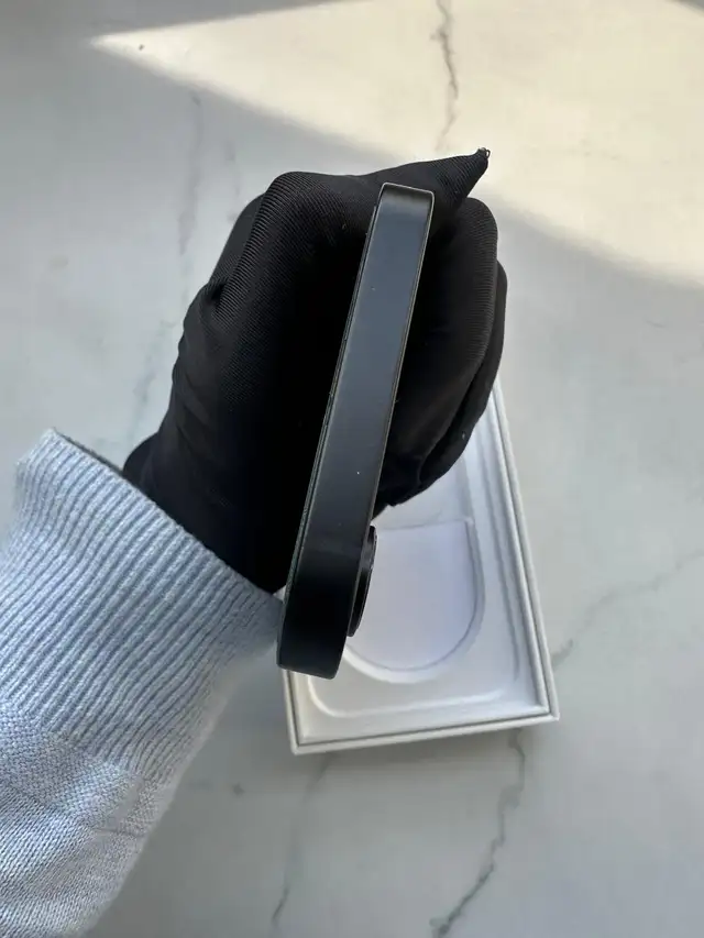 iPhone 16e 128gb   Full Accessories Kit   Fast Delivery! - Photo 3