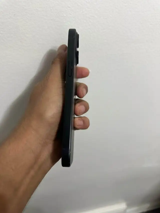 iPhone 15 128GB – Premium Bundle – AirPods & Charger – Delivery - Photo 2