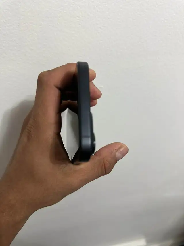 iPhone 15 128GB – Premium Bundle – AirPods & Charger – Delivery - Photo 3