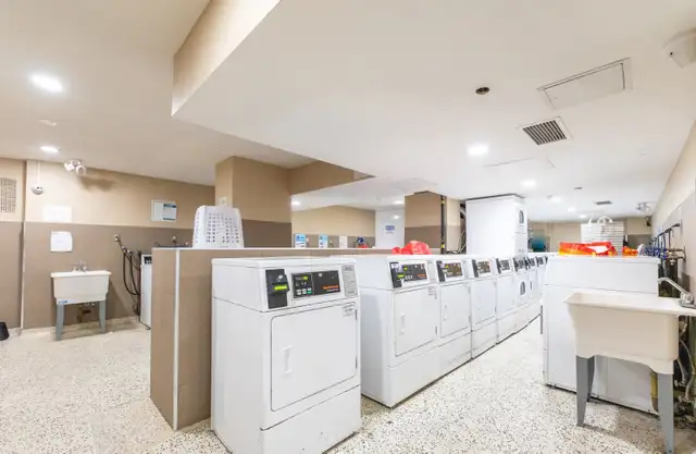 Lease Takeover – Rent Controlled Unit Near Downtown - Photo 6