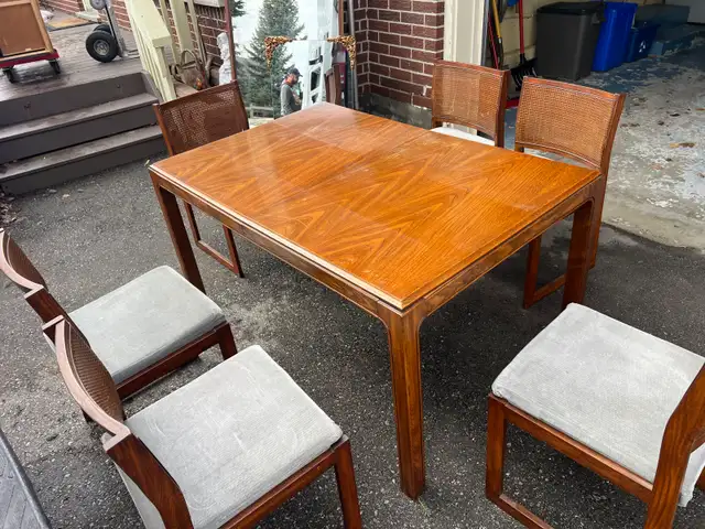 Free delivery used Dining Table and 4 Chairs Set