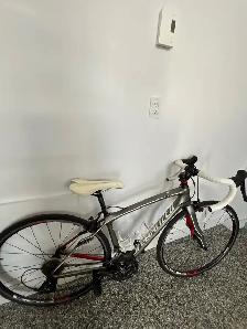 Vélo de route Ruby sport Specialized