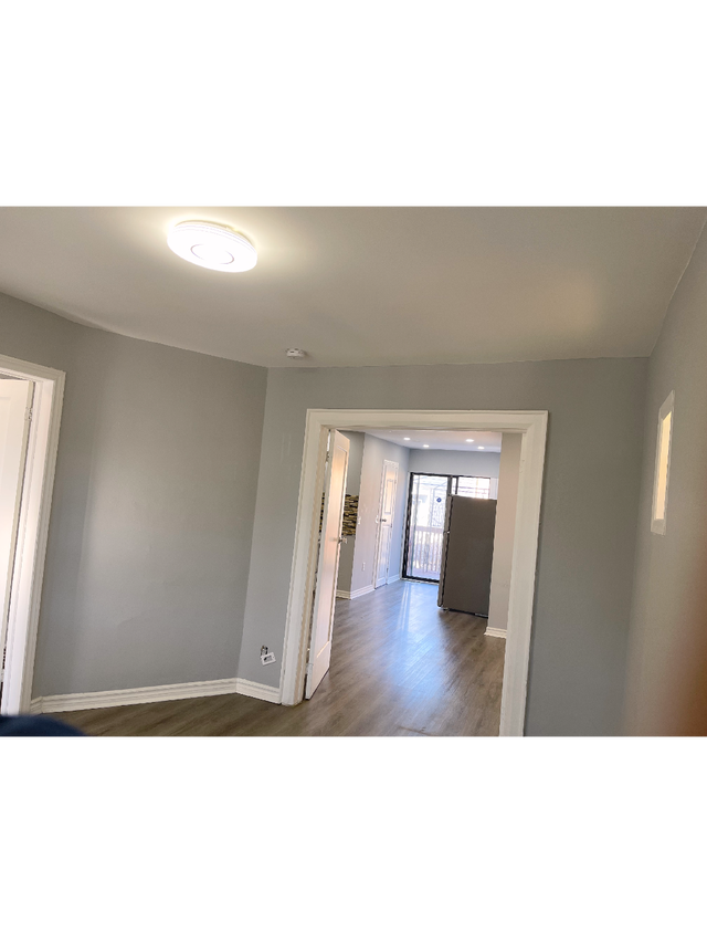 1-Bedroom Main Level Unit Near Oakwood LRT-$1695.(Include WiFi) - Photo 3
