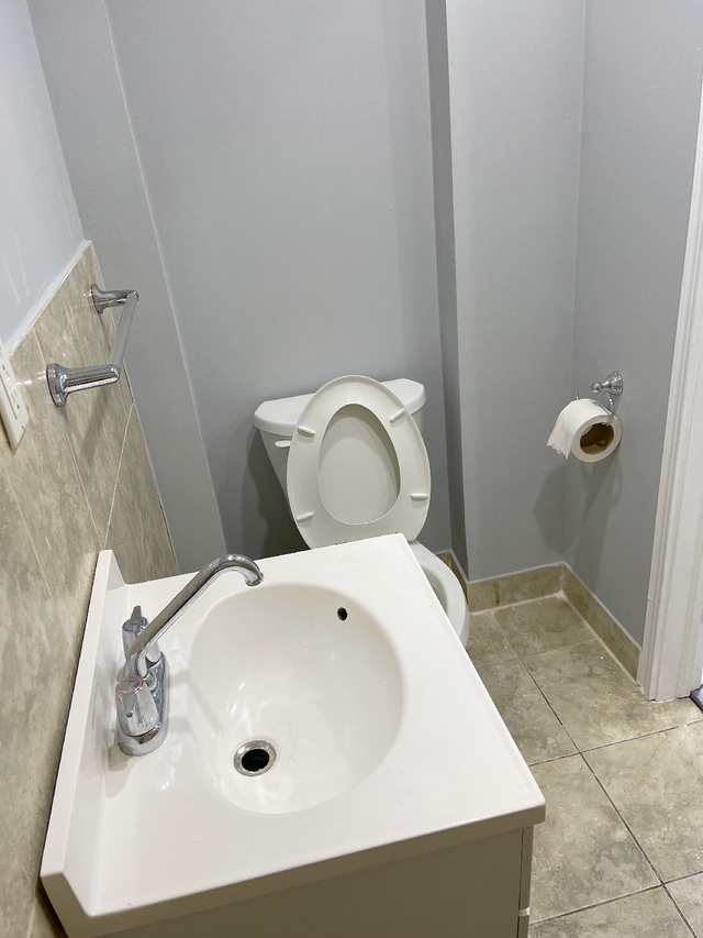 1-Bedroom Main Level Unit Near Oakwood LRT-$1695.(Include WiFi) - Photo 8