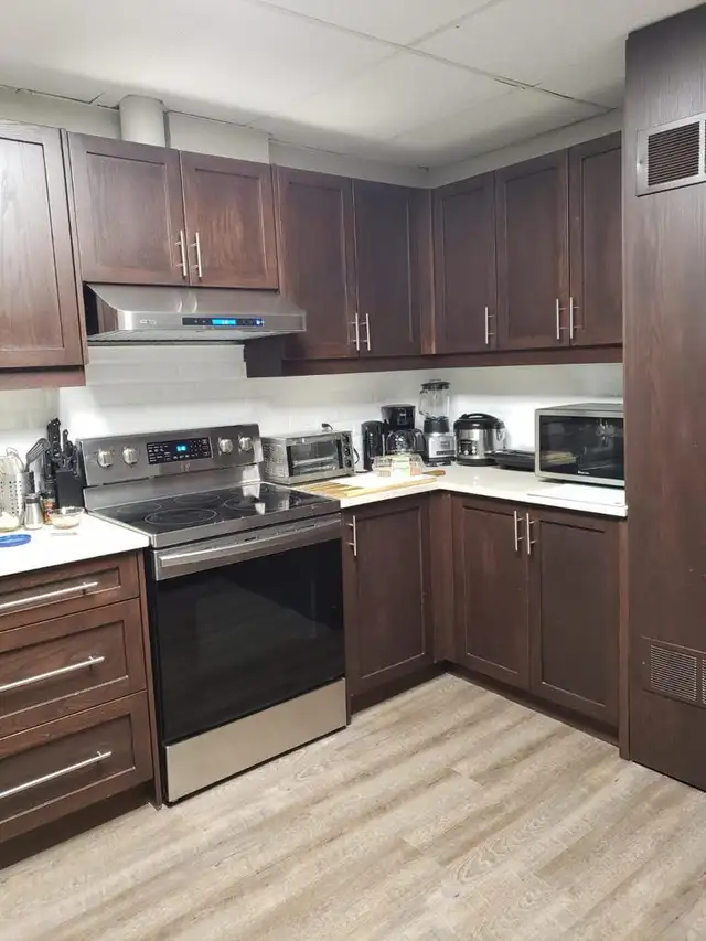 1 bedroom in a 3 bedroom apartment for summer sublet. - Photo 3