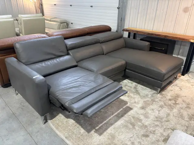 Grey leather sectional with power seat - Photo 2