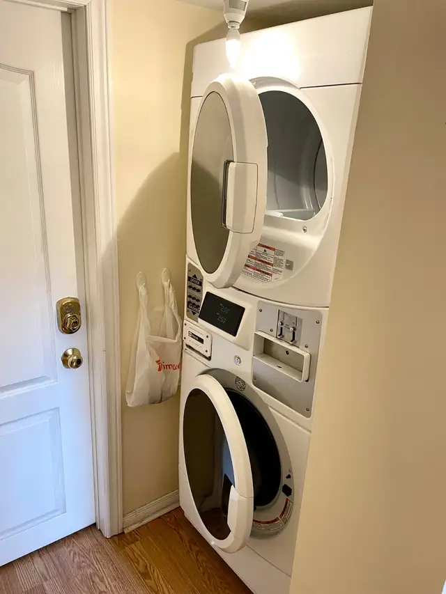 1 BR Basement apartment in Etobicoke for Rent - Photo 9