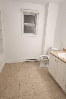 Spacious 3 Bedroom Apartment – Quinpool Road – Parking Included