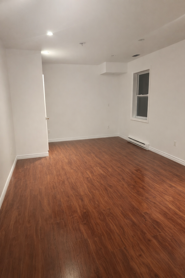 Spacious 3 Bedroom Apartment – Quinpool Road – Parking Included - Photo 2