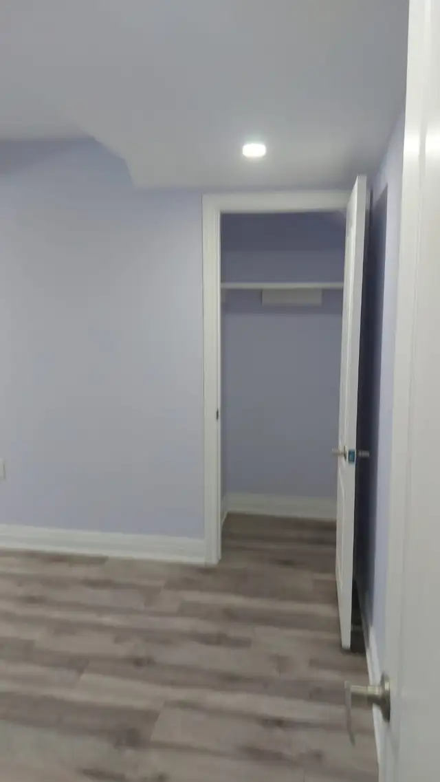 2 Bedroom walkout basement Apartment - Photo 12