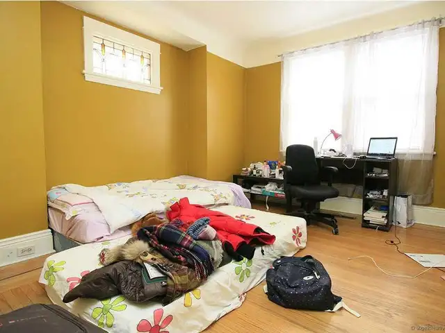 Rooms for Rent (8 min walk to McMaster, in westdale) - Photo 2